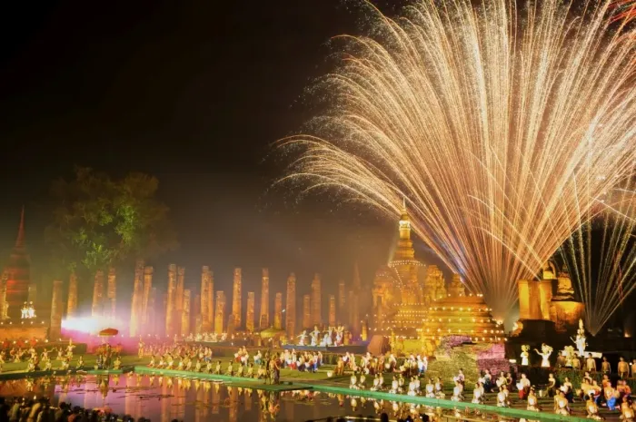 Framed Print : Fireworks Show Loy krathong - Sukhothai - Thailand Framed Print : Fireworks Show Loy krathong - Sukhothai - Thailand