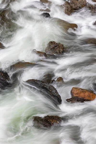 Flowing water in Firehole River, Yellowstone National Park, Wyoming Date: 26-09-2020