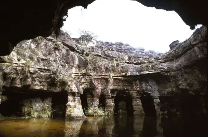 Framed Print : Fosso Sinkhole, summit of Mount Roraima (Cerro Roraima), Tepuis, Venezuela, South America Framed Print : Fosso Sinkhole, summit of Mount Roraima (Cerro Roraima), Tepuis, Venezuela, South America