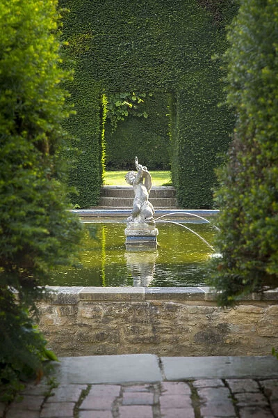 Fountain in the gardens at Hidcote near Chipping