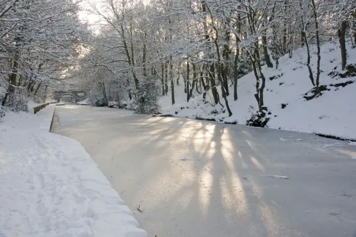 Framed Print : Frozen canal - Birmingham to Warwick Canal - UK Framed Print : Frozen canal - Birmingham to Warwick Canal - UK
