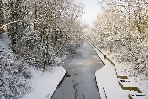 Frozen canal - Birmingham to Warwick Canal - UK
