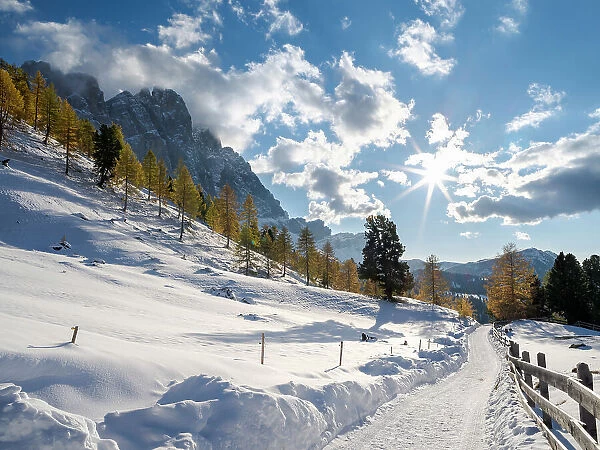Geisler mountain range in the dolomites of the Villnoss Valley in South Tyrol, Alto Adige after an autumnal snowstorm. The dolomites are listed as UNESCO World Heritage Site. Central Europe, Italy. Date: 18-10-2020