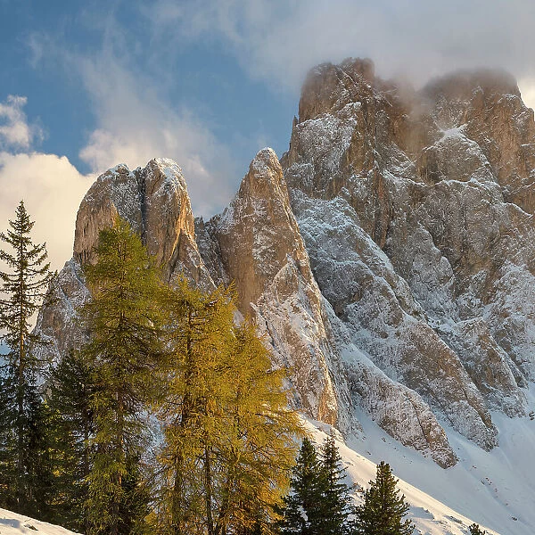 Geisler mountain range in the dolomites of the Villnoss Valley in South Tyrol, Alto Adige after an autumnal snowstorm. The dolomites are listed as UNESCO World Heritage Site. Central Europe, Italy. Date: 18-10-2020