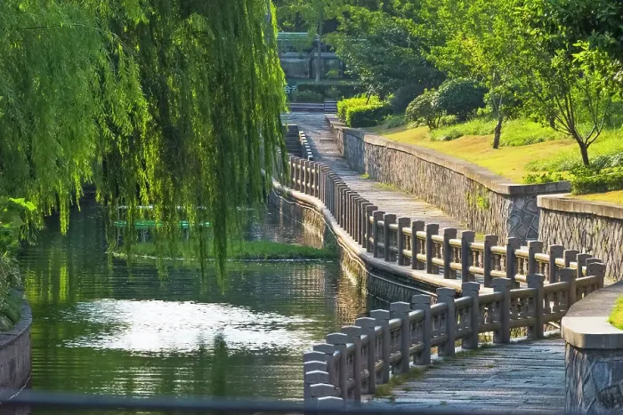 Framed Print : Gongchen Bridge with willow tree, eastern end of the Grand Canal, Hangzhou, Zhejiang Province, China Date: 24-09-2018 Framed Print : Gongchen Bridge with willow tree, eastern end of the Grand Canal, Hangzhou, Zhejiang Province, China Date: 24-09-2018