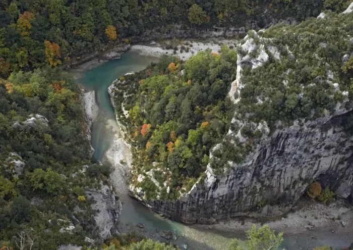 Framed Print : Gorge du Verdon, Provence-Alpes, in autumn. Looking down into gorge from balcons de la Mescla Framed Print : Gorge du Verdon, Provence-Alpes, in autumn. Looking down into gorge from balcons de la Mescla