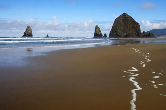 Framed Print : Haystack Rock at low tide Cannon Beach, Oregon, USA LA000948 Framed Print : Haystack Rock at low tide Cannon Beach, Oregon, USA LA000948