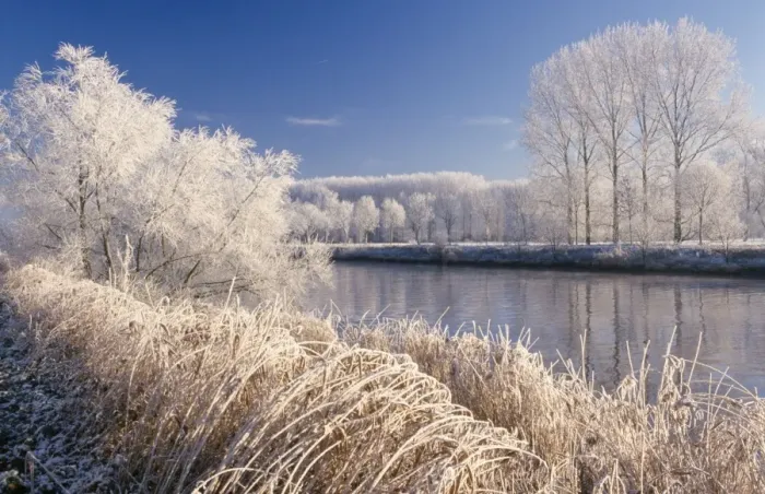 Framed Print : Hoar-frost - on river landscape Framed Print : Hoar-frost - on river landscape