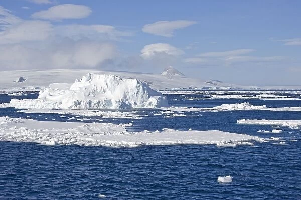 Ice scenics - With iceberg and ice floes - Antarctic, October