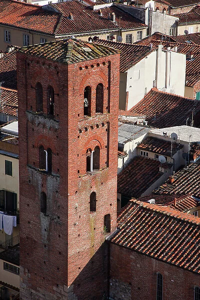 Italy, Tuscany, Lucca. The bell tower of the church San Pietro Somaldi, a Gothic-style, Roman Catholic church located on a Piazza. Date: 09-10-2010