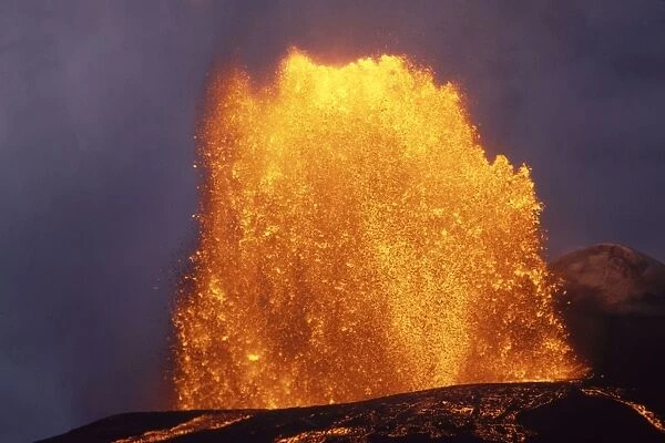 Kilauea Volcano - Hawaii - Big Island - USA - 1986 eruption of the Pu'u O'o Vent - Lava Fountain