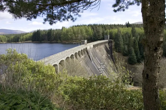 Framed Print : Laggan Dam - Between Loch Oich & Loch Lochy 700ft wide 170ft high supplies powerhouse at Fort William near Fort Augustus, Scotland Framed Print : Laggan Dam - Between Loch Oich & Loch Lochy 700ft wide 170ft high supplies powerhouse at Fort William near Fort Augustus, Scotland