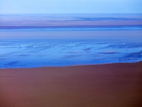 Lake Eyre north South Australia. 2009 flood - Lake Eyre is an extensive salt sink and has only filled to capacity three times in the past 150 years. The massive Lake Eyre system covers an aera of 9, 690 square kilometre