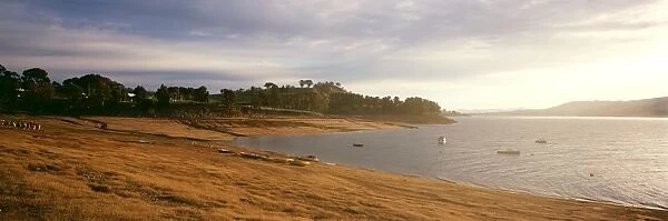 Lake Hume - Southern New South Wales, Australia JLR01001