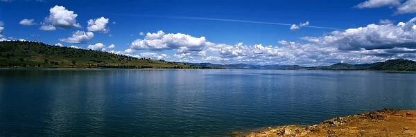 Lake Hume - Southern New South Wales - Australia JLR01000
