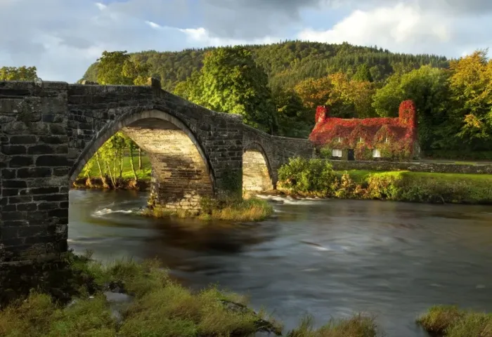 Framed Print : Llanrwst Bridge crossing over the River Conwy - September - North Wales - UK Framed Print : Llanrwst Bridge crossing over the River Conwy - September - North Wales - UK