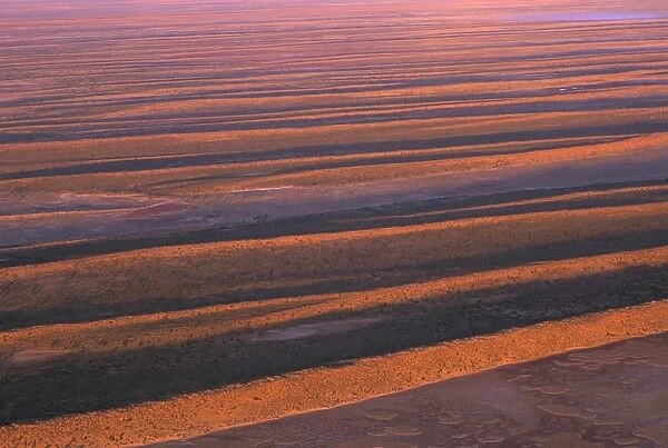Longitudinal dunes over alluvial plain of clay & gibber Simpson Desert, South Australia JPF41733