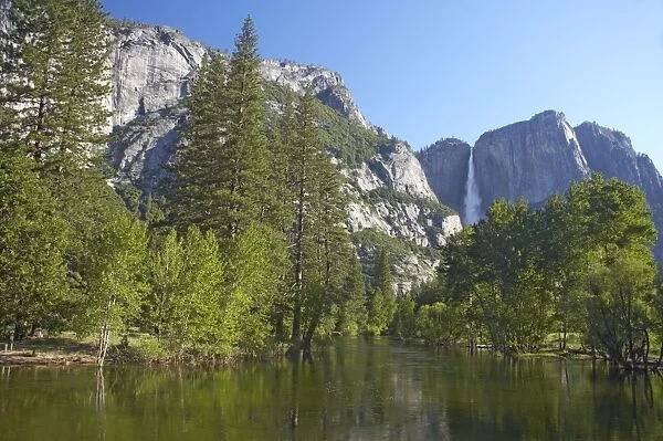 Merced River flowing through Yosemite Valey Yosemite National Park California, USA LA000538