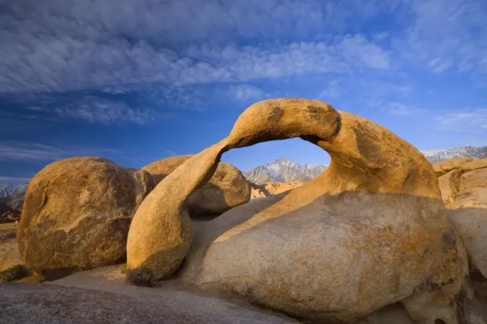 Framed Print : Mobius Arch - Lone Pine, one of the snow-capped mountains of the Sierra Nevada, seen through rock arch of red granite. In early morning - Alabama Hills Recreation Area, California, USA Framed Print : Mobius Arch - Lone Pine, one of the snow-capped mountains of the Sierra Nevada, seen through rock arch of red granite. In early morning - Alabama Hills Recreation Area, California, USA