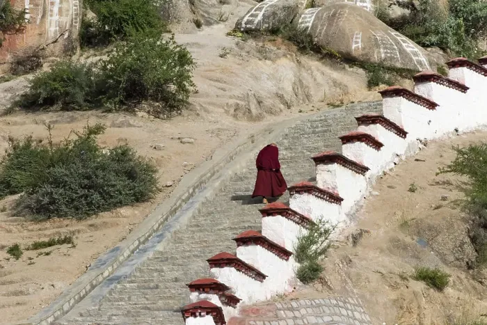 Framed Print : Monk walking the stairs in Drepung Monastery, one of the great three Gelug university monasteries of Tibet, Lhasa, Tibet, China Date: 06-09-2018 Framed Print : Monk walking the stairs in Drepung Monastery, one of the great three Gelug university monasteries of Tibet, Lhasa, Tibet, China Date: 06-09-2018