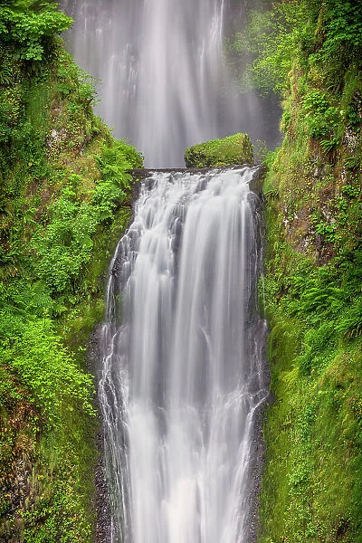 Multnomah Falls, Columbia River Gorge, Oregon Date: 18-06-2013