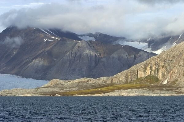 Near Ny-Alesund, Spitzbergen. Svalbard. Latitude: 78. 55N Longitude: 011. 56E Altitude: 8m