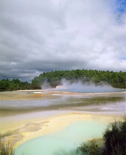 New Zealand Champagne Lake, Waiotapu thermal area, North Island