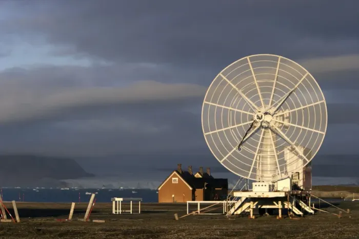 Framed Print : Ny-Alesund, Spitzbergen. Svalbard - Radar communications Latitude: 78. 55N Longitude: 011. 56E Altitude: 8m Framed Print : Ny-Alesund, Spitzbergen. Svalbard - Radar communications Latitude: 78. 55N Longitude: 011. 56E Altitude: 8m