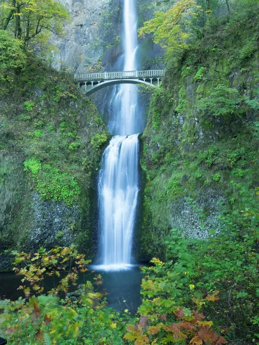 Framed Print : Oregon, Columbia River Gorge National Scenic Area, Multnomah Falls Date: 29-10-2020
