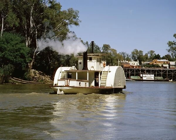 Paddlesteamer ‘Adelaide on Murray River arriving in Echuca, Victoria, Australia JLR01397