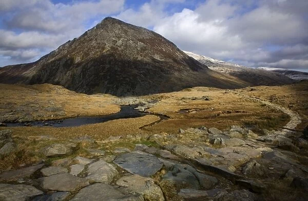 Path leading from Cwm Idwal towards Pen yr Old Wen mountain - F ebruary - Ogwen Valley - Snowdonia - North Wales - UK