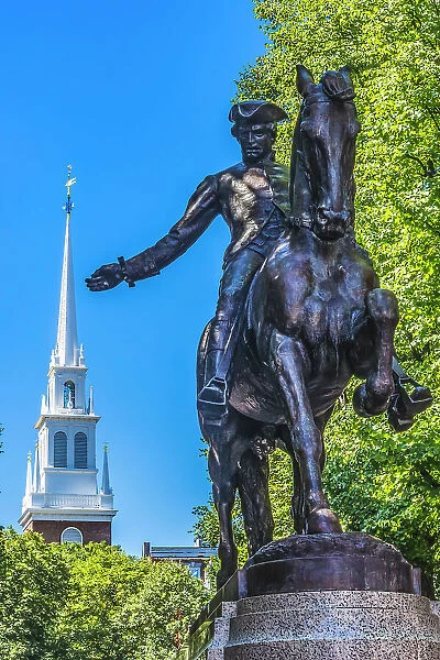 Paul Revere Statue, Old North Church, Freedom Trail, Boston, Massachusetts. Church in 1775 put up lanterns to warn Paul Revere before Battle of Lexington. Statue installed in 1940 by Cyrus Dallin, who died 1944. (Editorial Use Only) Date: 23-12-2020
