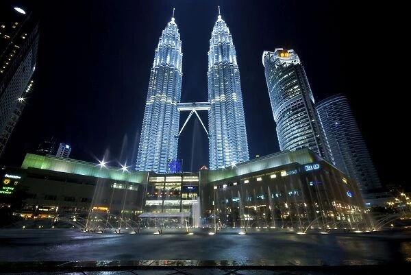 Petronas towers at night - Kuala Lumpur - Malaysia