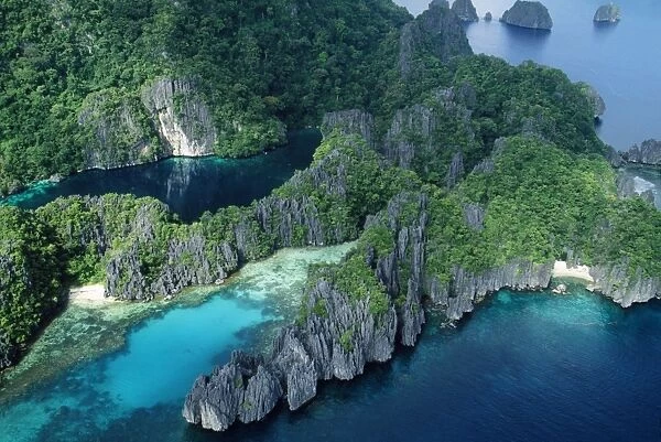 Philippines - the lagoons Bacuit Bay Miniloc Island, Palawan, Philippines