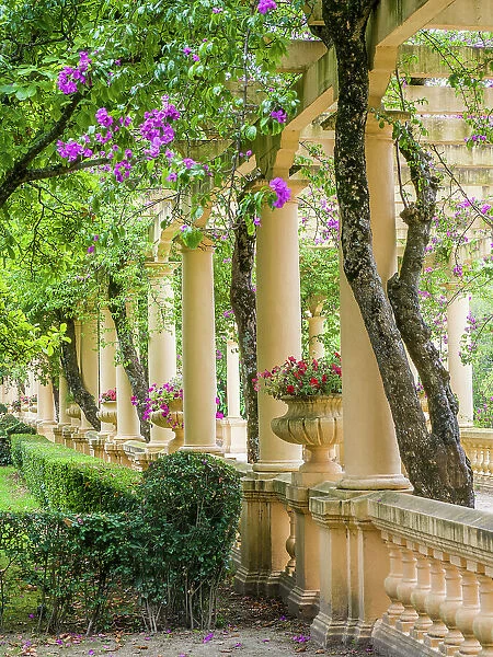 Portugal, Aveiro. Parque Dom Pedro Infante in Aveiro. Stone balustrade with pergola and columns. Date: 12-07-2019