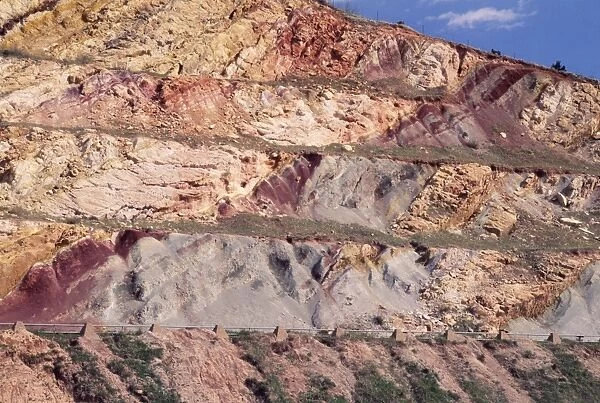 Prehistoric Location - morrison (jurassic) & dakota (cretaceous) formations showing in roadcut. Denver, Colorado, USA