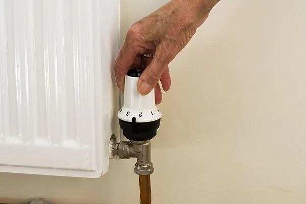 Radiator - reducing temperature setting on radiator thermostat UK