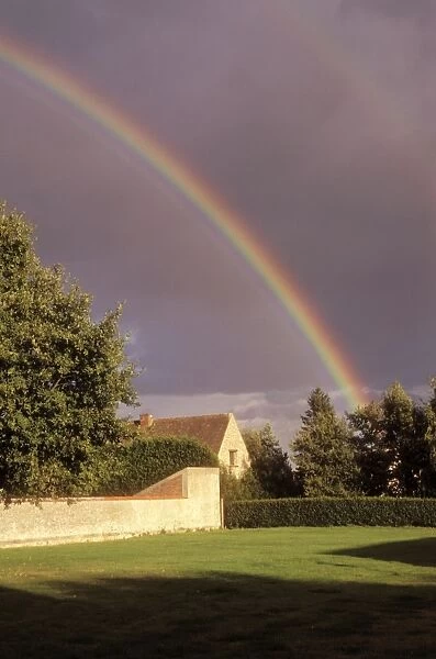 Rainbow. PPG-1207. RAINBOW - OVER HOUSE & LAWN. Pascal Goetgheluck.