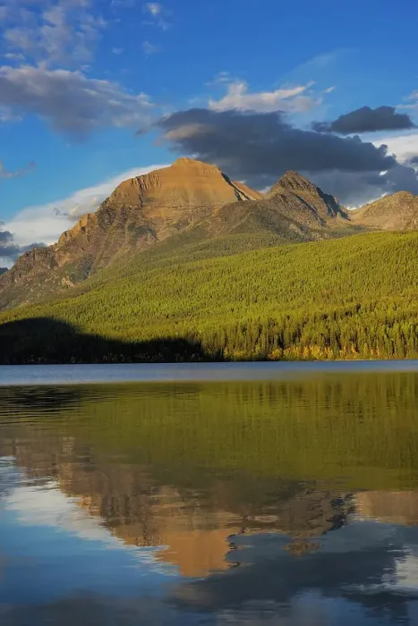 Framed Print : Rainbow Peak reflects in Bowman Lake in Glacier National Park, Montana, USA Date: 22-09-2021 Framed Print : Rainbow Peak reflects in Bowman Lake in Glacier National Park, Montana, USA Date: 22-09-2021