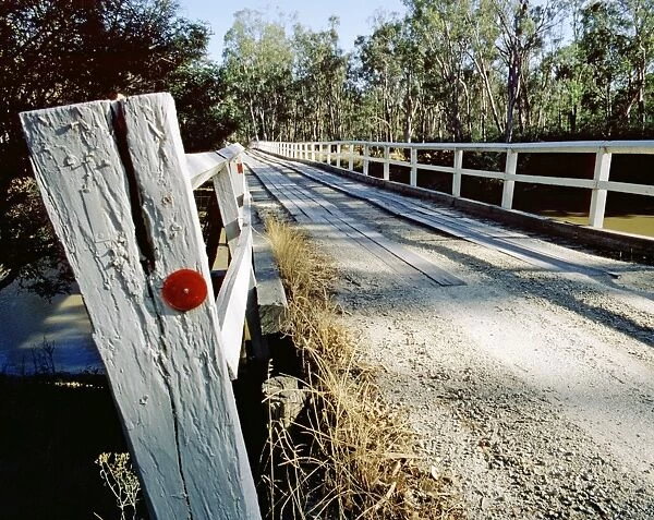 Road across Stewarts Bridge and the Goulburn River Echuca, Victoria, Australia JLR01383