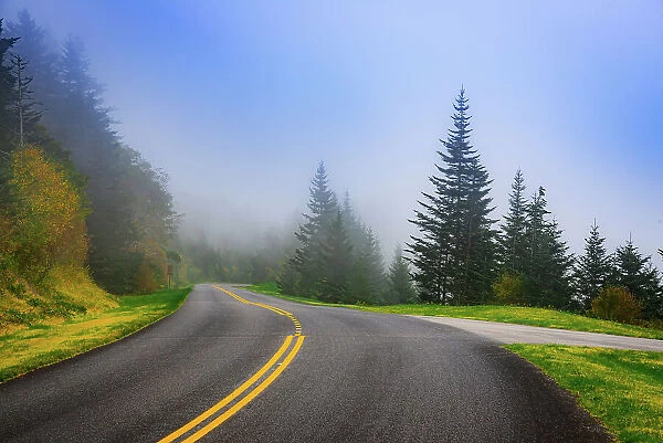 Roadway, Blue Ridge Parkway, Smoky Mountains, USA. Date: 30-09-2018
