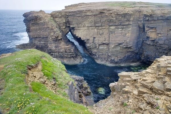 Sea Arch at Yesnaby cliffs - Orkney Mainland LA005120