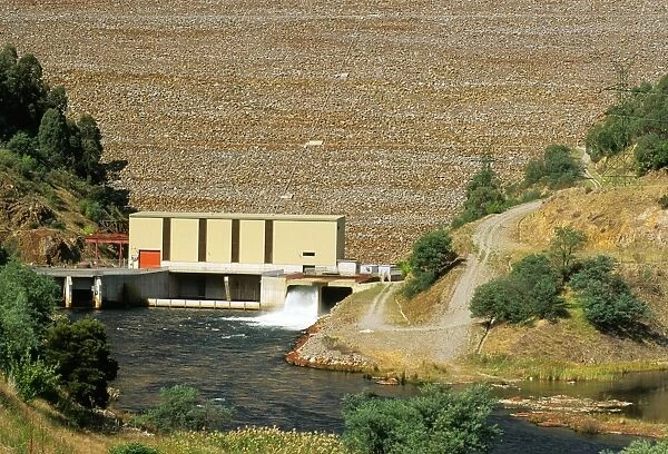 SEC dam at Dartmouth - Northeastern Victoria, Australia JLR03890