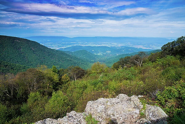 Shenandoah vista, Blue Ridge Parkway, Smoky Mountains, USA. Date: 02-10-2018