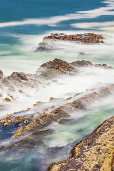 Framed Print : Shore Acres State Park, Oregon, USA. Blur of waves flowing over rocks. Date: 01-05-2021