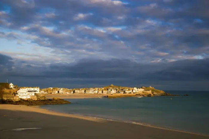 Framed Print : St Ives - Porthminster beach in foreground - Cornwall - UK Framed Print : St Ives - Porthminster beach in foreground - Cornwall - UK
