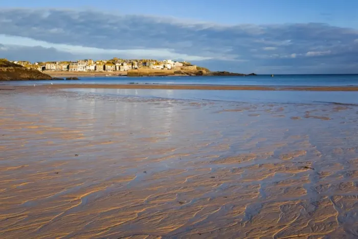 Framed Print : St Ives - Porthminster beach in foreground - Cornwall - UK Framed Print : St Ives - Porthminster beach in foreground - Cornwall - UK