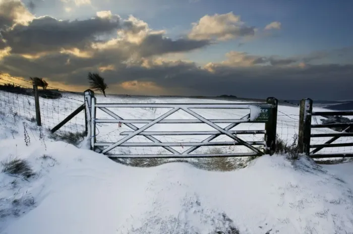 Framed Print : Sun bursting through clouds over a snowy landscape - South Downs - East Sussex - United Kingdom Framed Print : Sun bursting through clouds over a snowy landscape - South Downs - East Sussex - United Kingdom