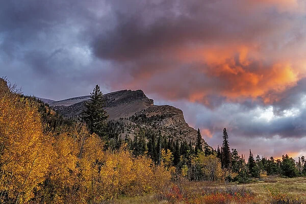 Sunrise clouds over Bear Mountain in Glacier National Park, Montana, USA Date: 29-09-2021