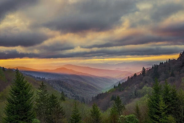 Sunrise view of Oconaluftee Valley, Great Smoky Mountains National Park, North Carolina Date: 05-05-2021